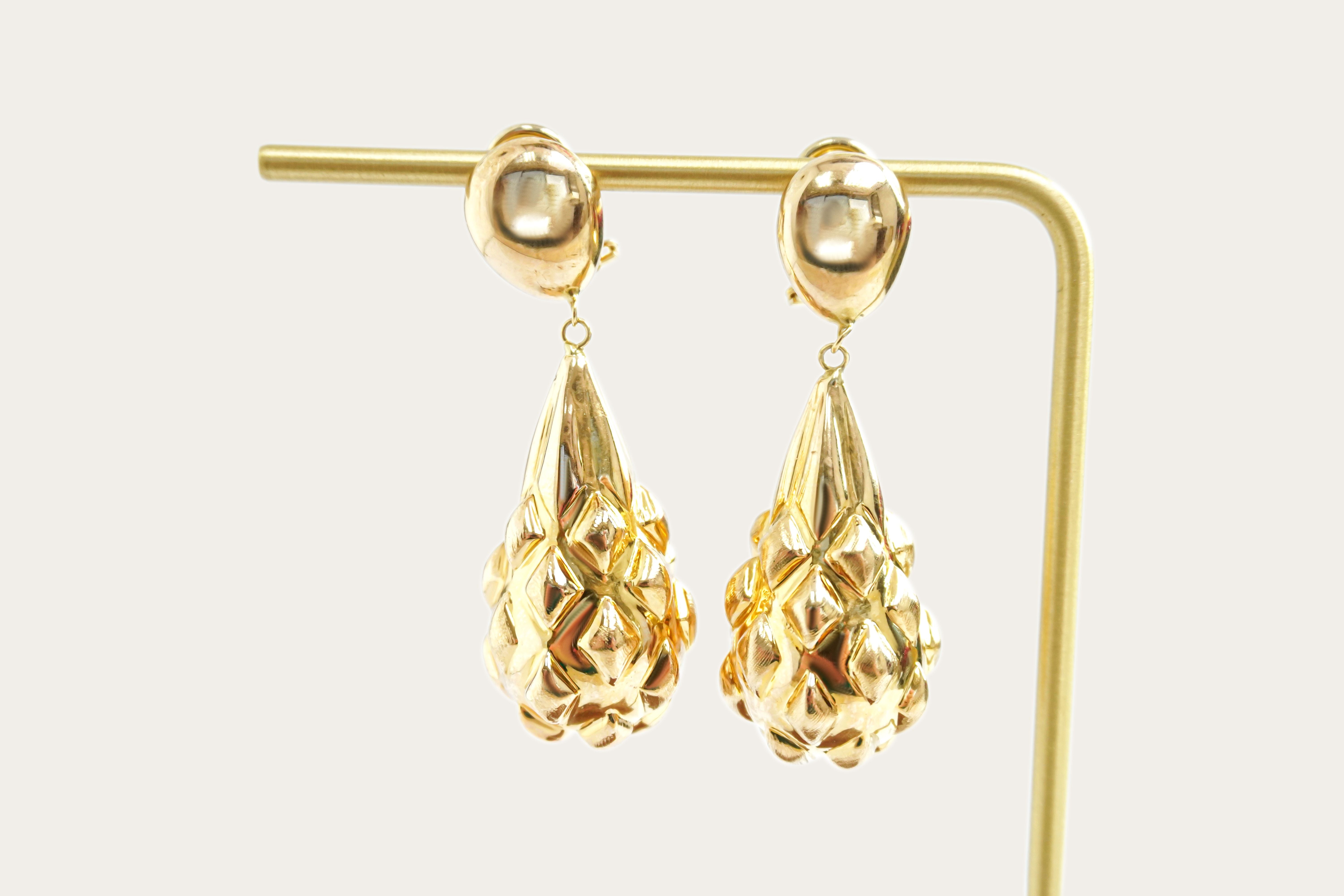 Set Teardrop Textured Gold Earrings