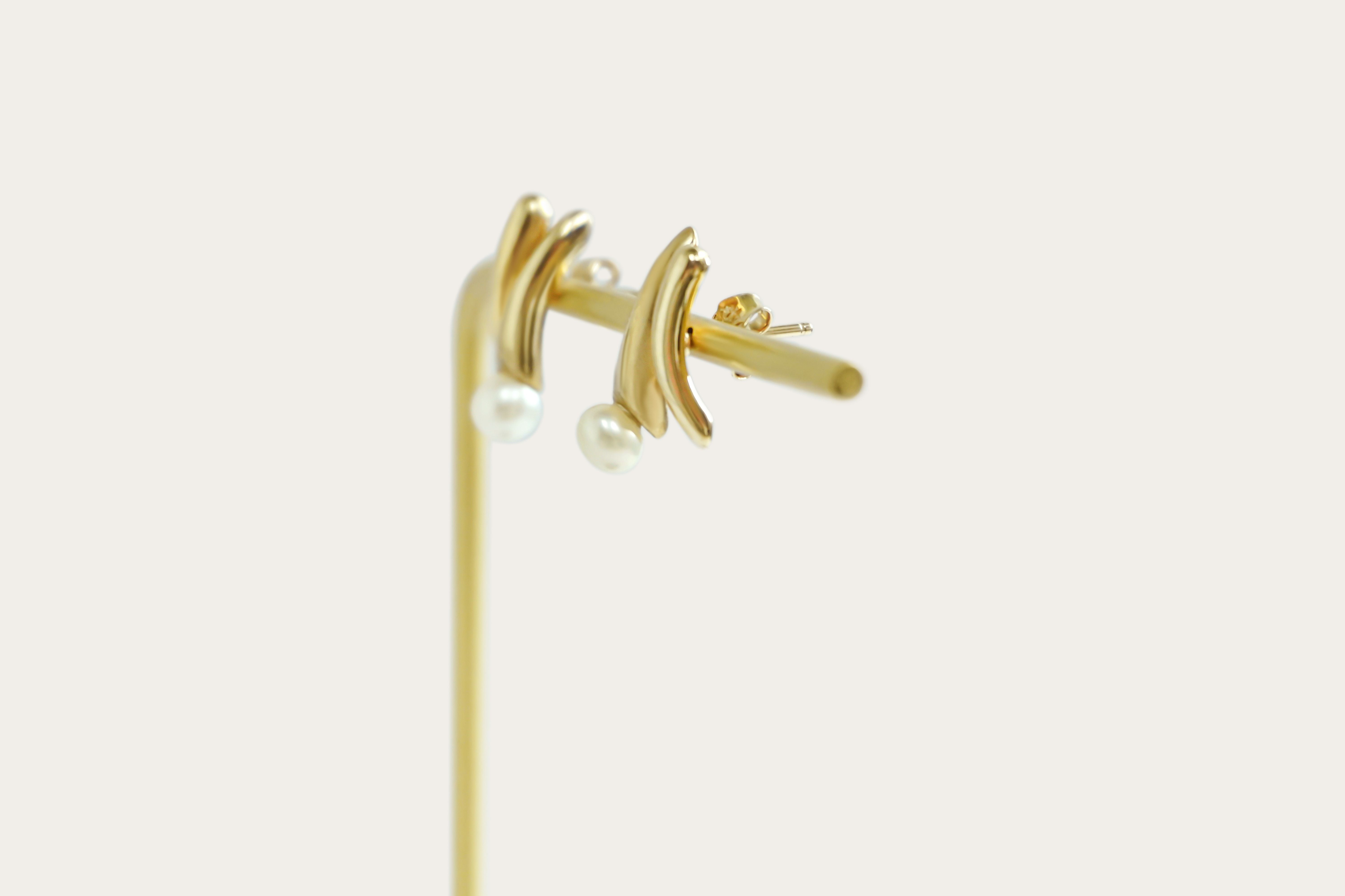 Pearl Gold Earrings Studs