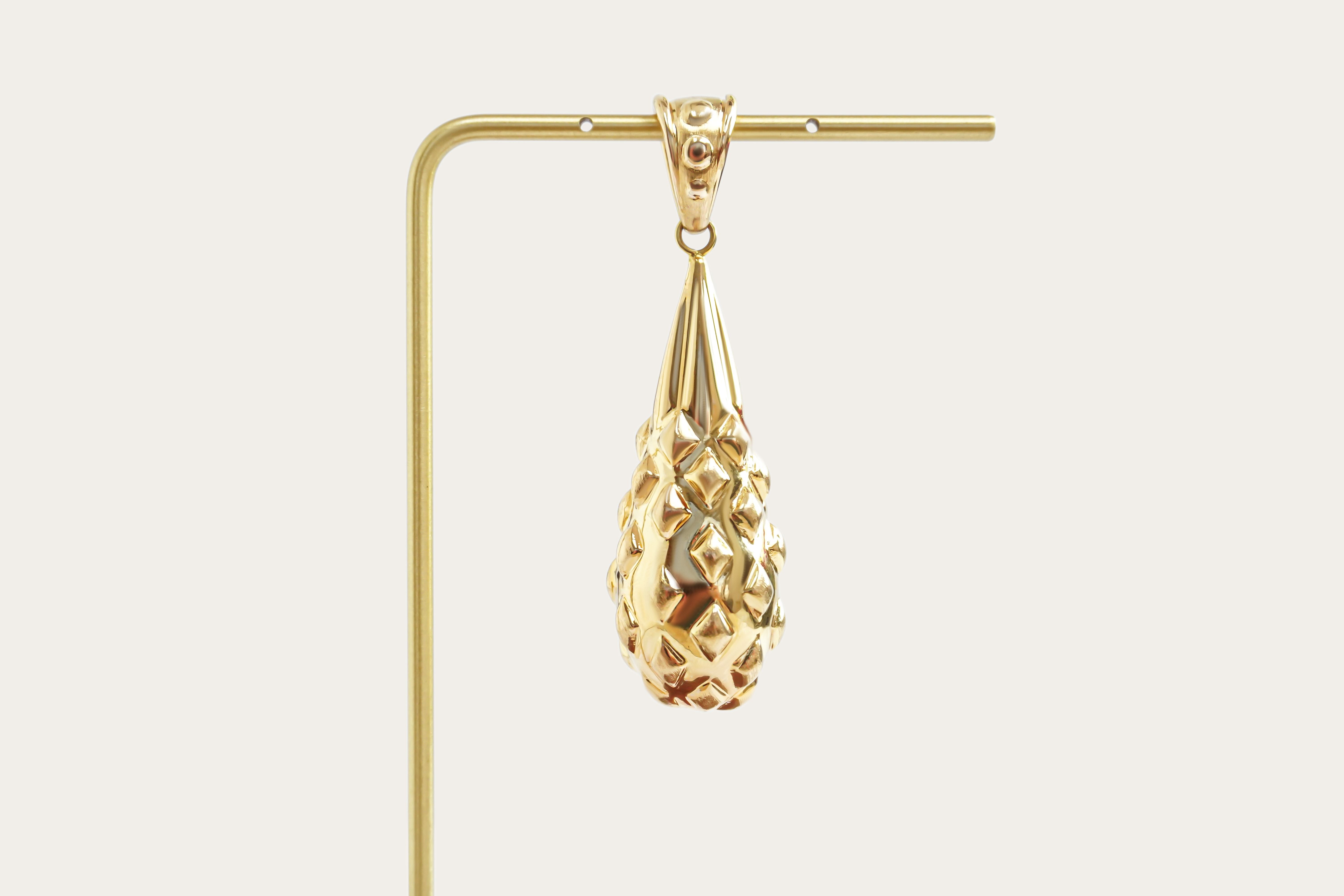 Set Teardrop Textured Gold Earrings