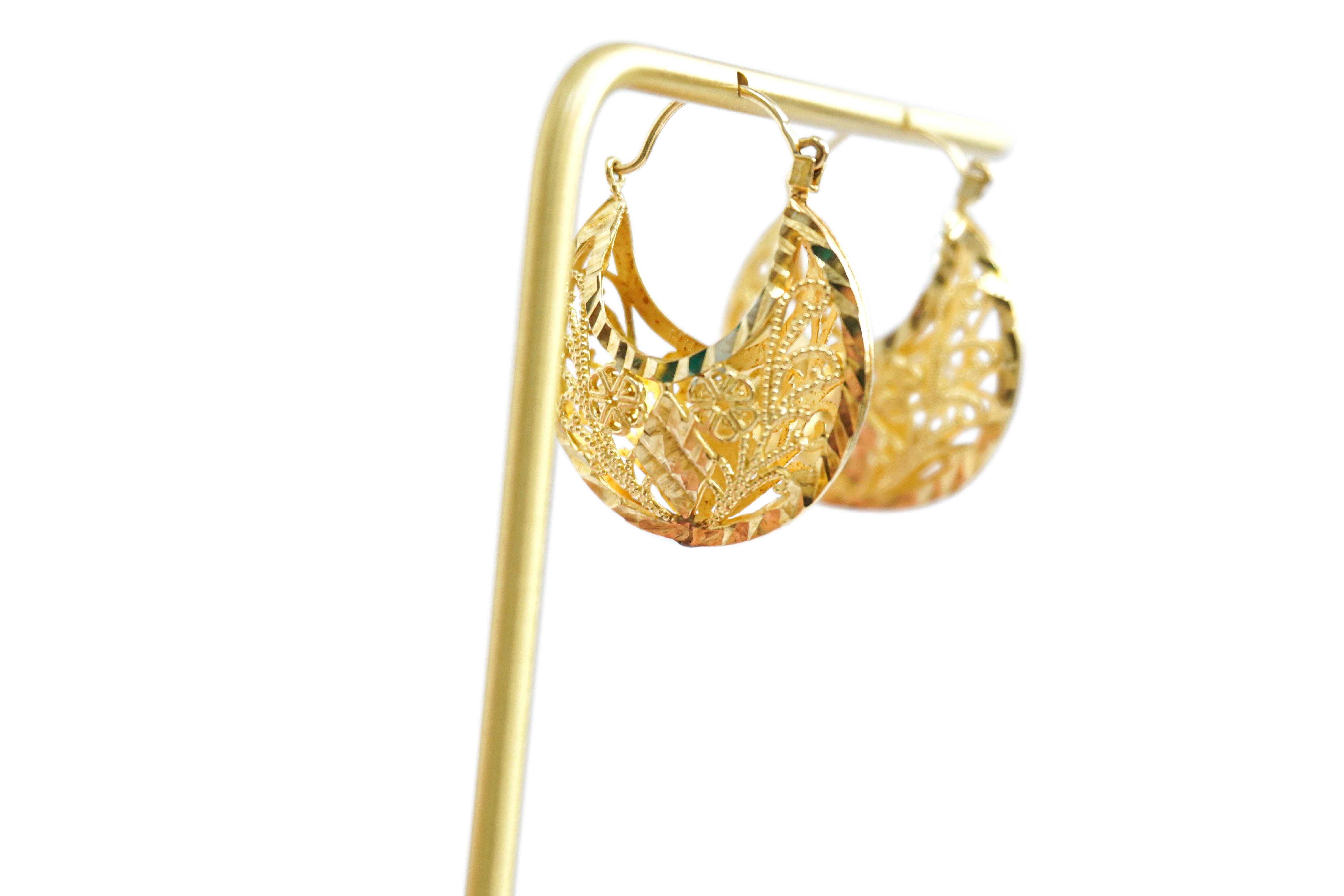 Floral Design Hollow Gold Earrings