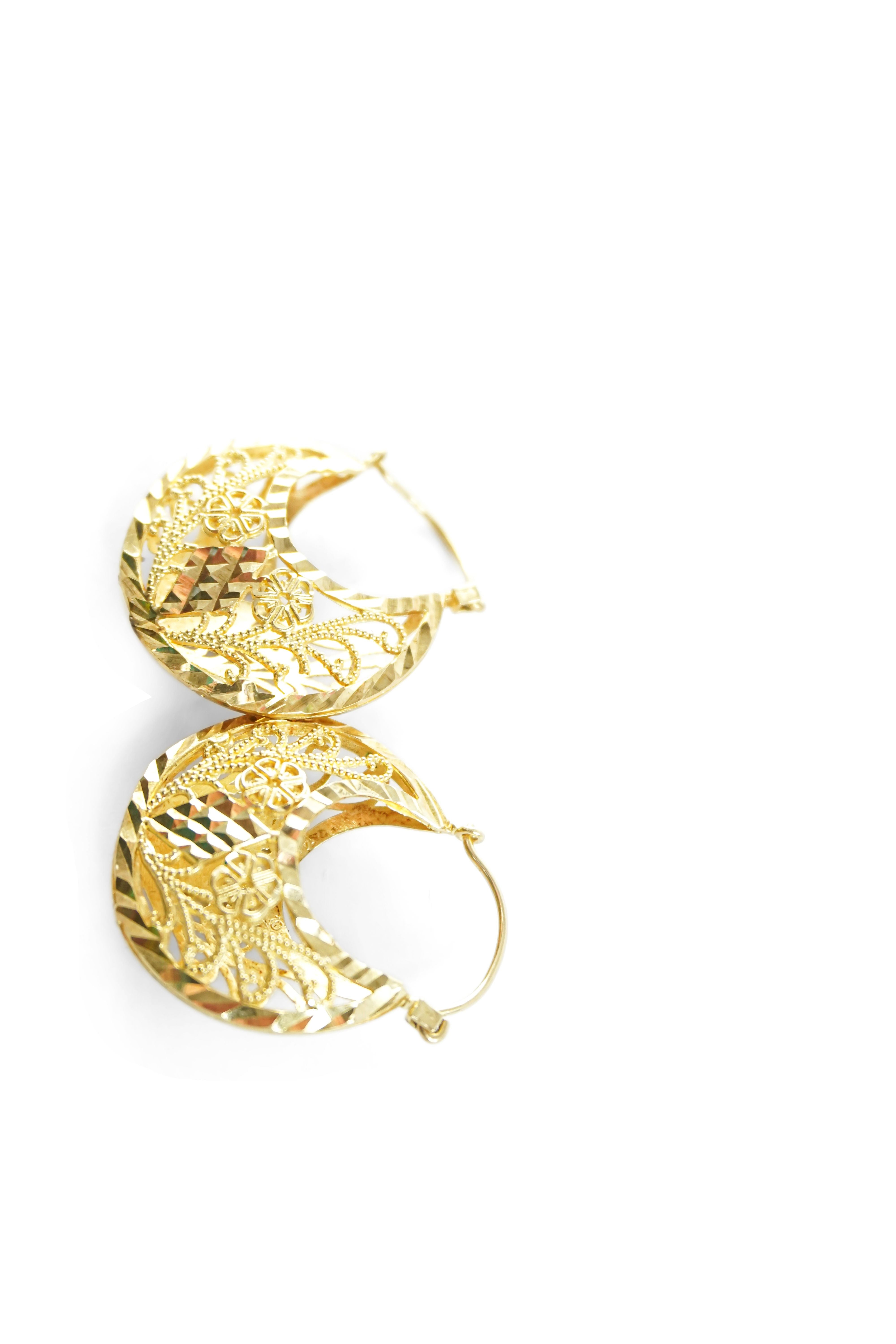 Floral Design Hollow Gold Earrings