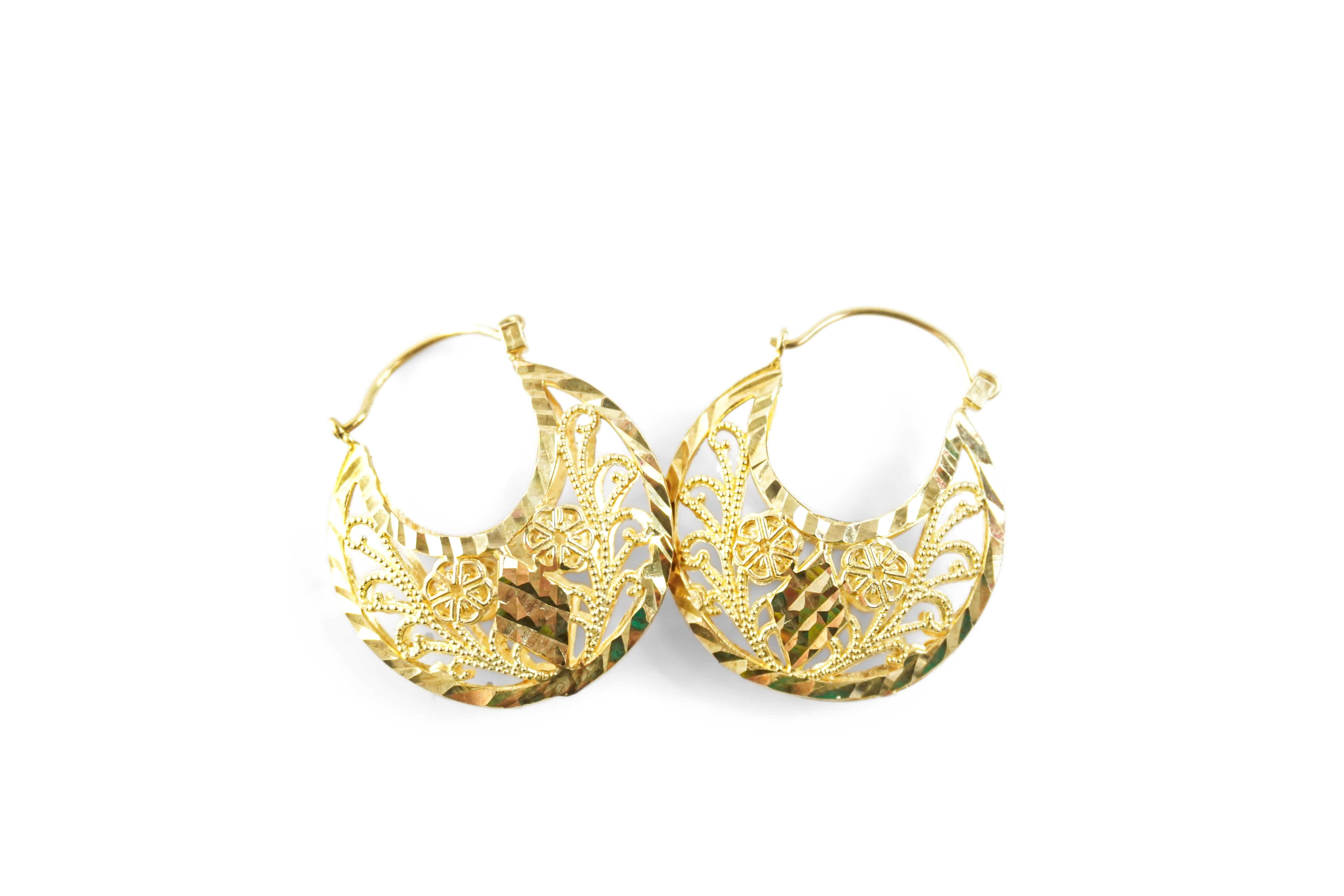 Floral Design Hollow Gold Earrings