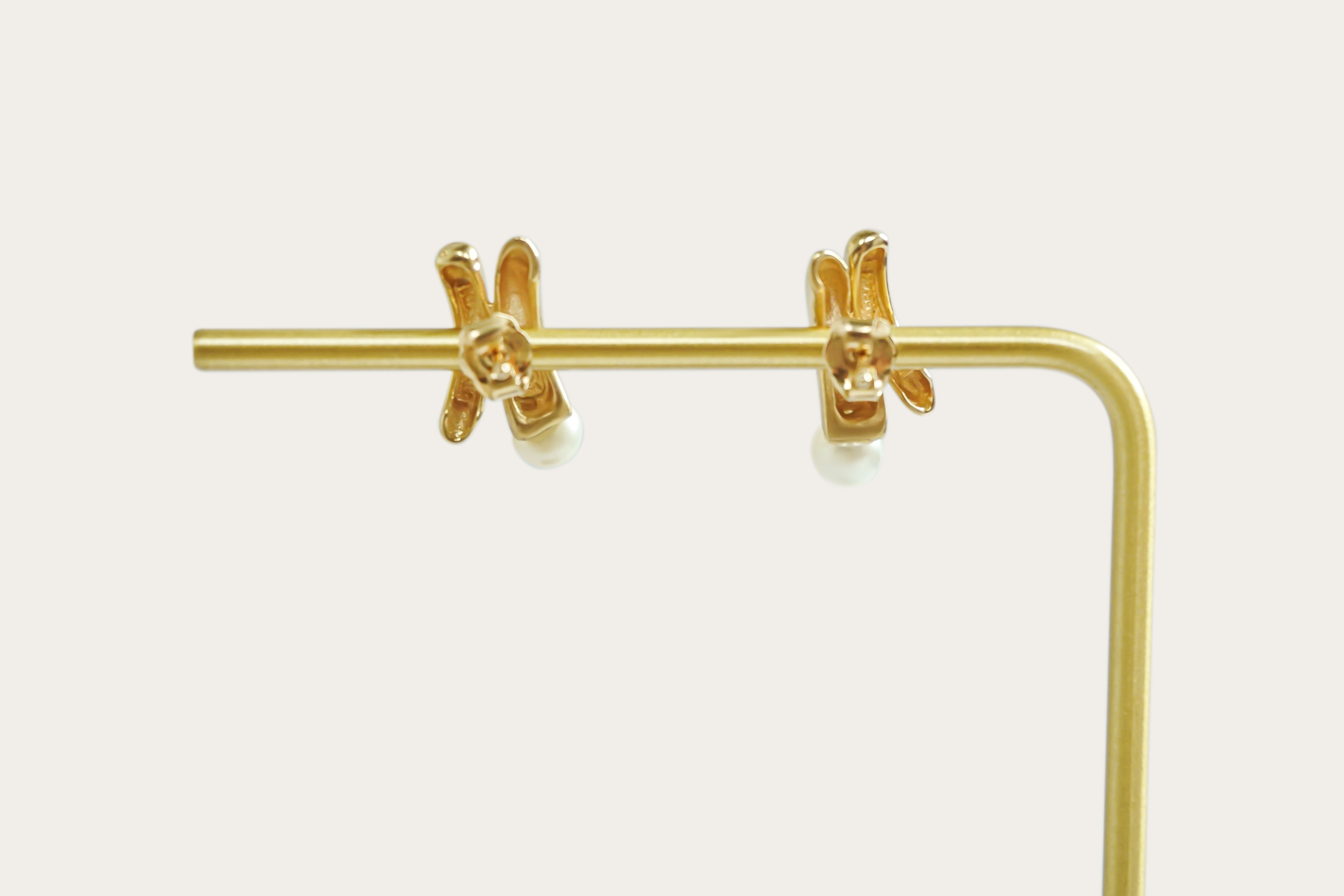 Pearl Gold Earrings Studs
