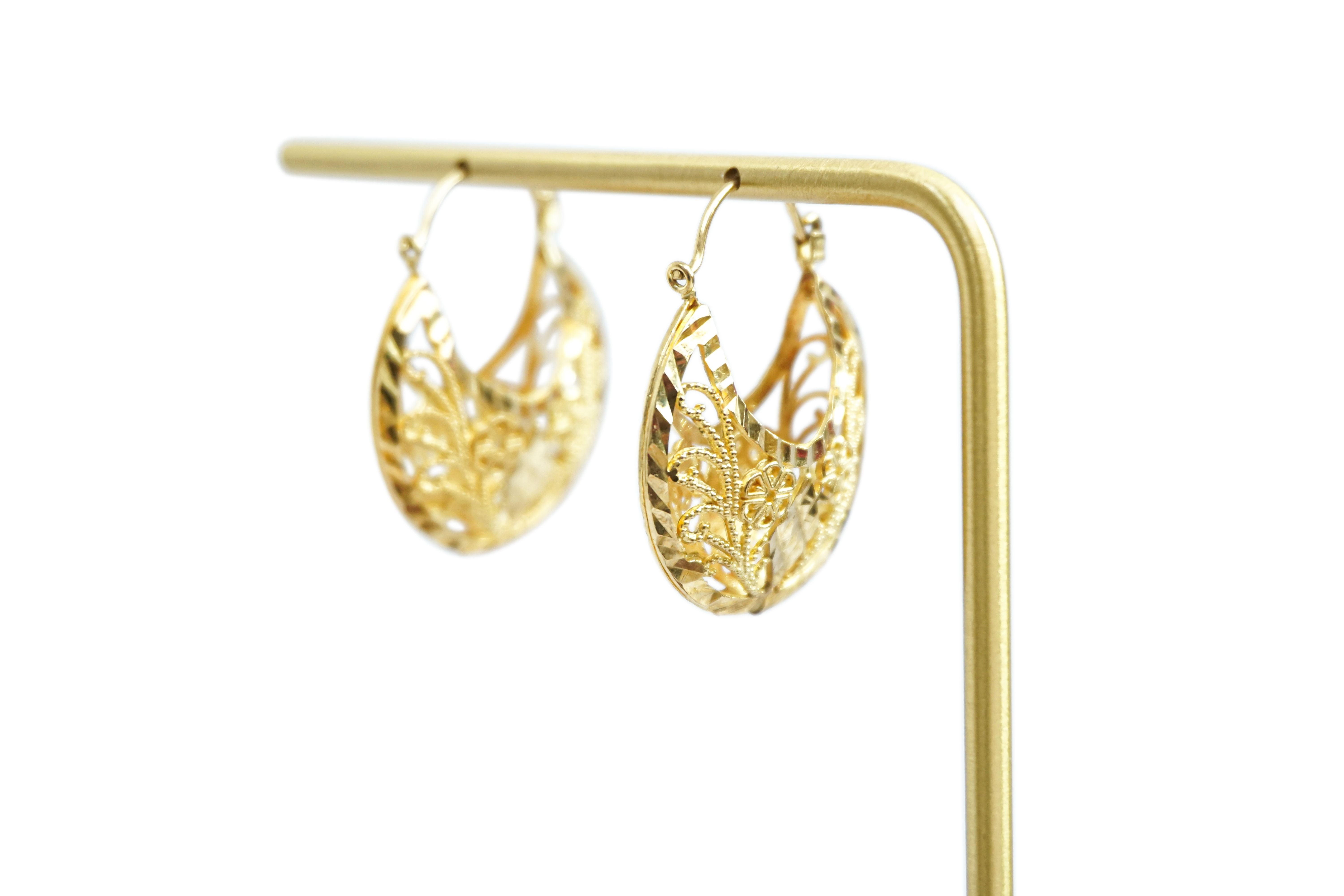 Floral Design Hollow Gold Earrings